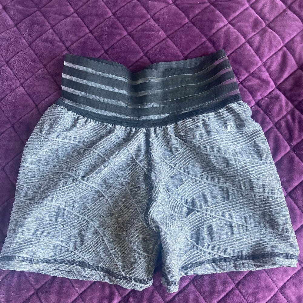 ABS2B textured gray and black shorts with scrunch in size large